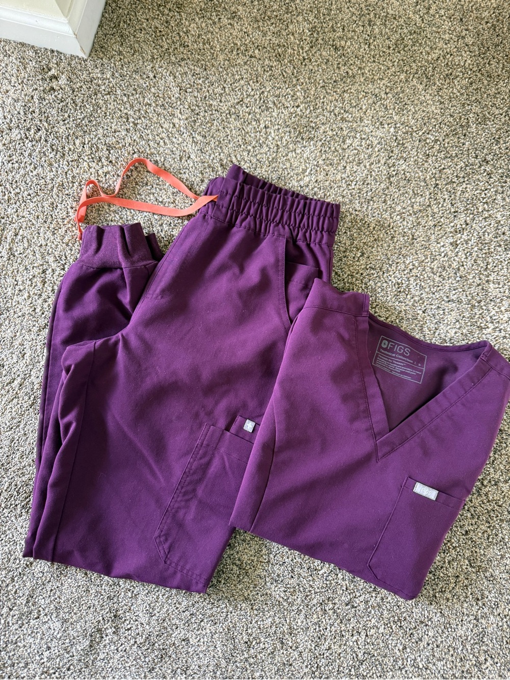 FIGS Scrub Set